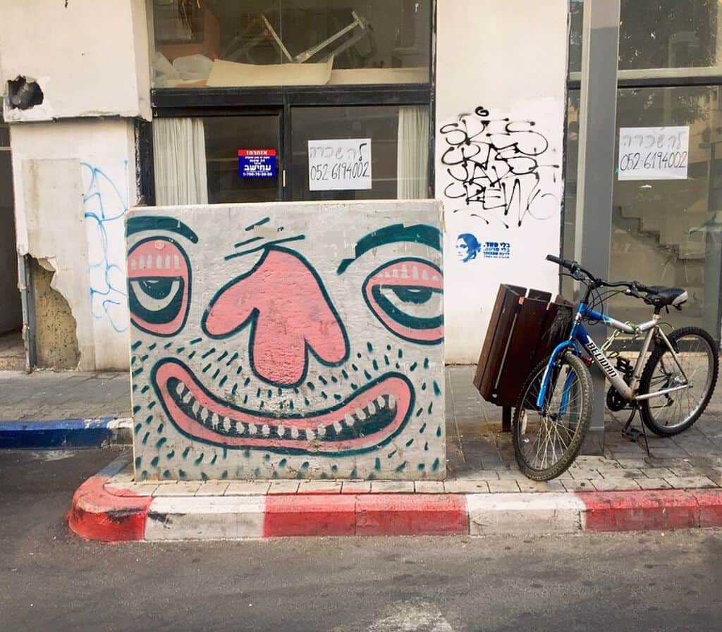 "Smile" by Dioz in Telaviv