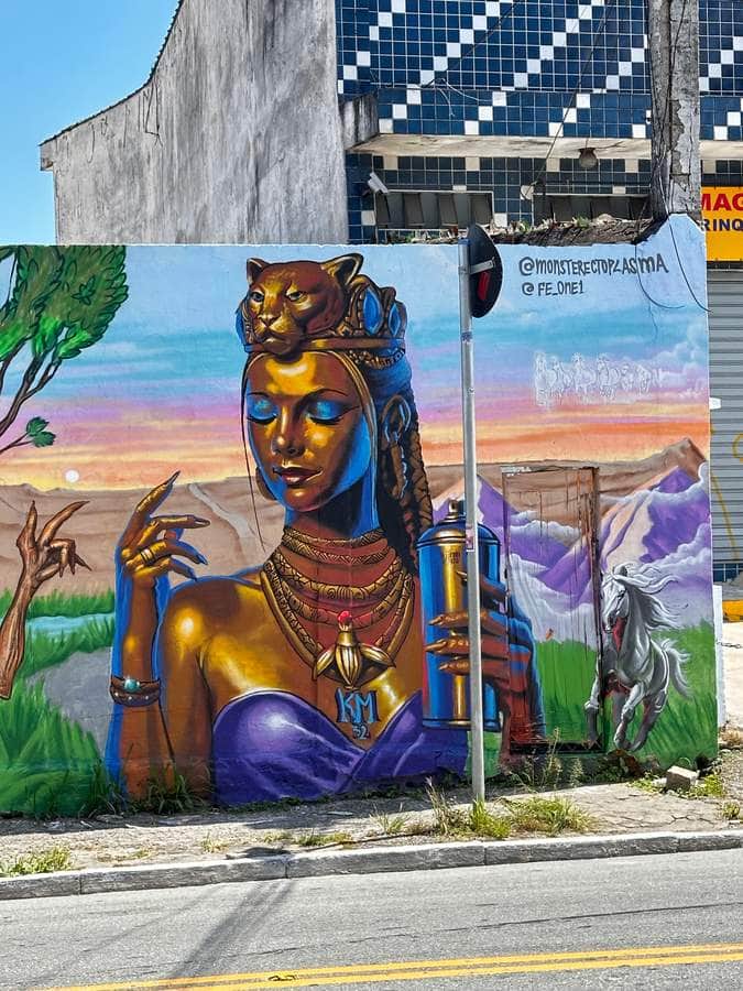 "Deusa Guardiã Urbana" by Monsterectoplasma in Sao Paulo
