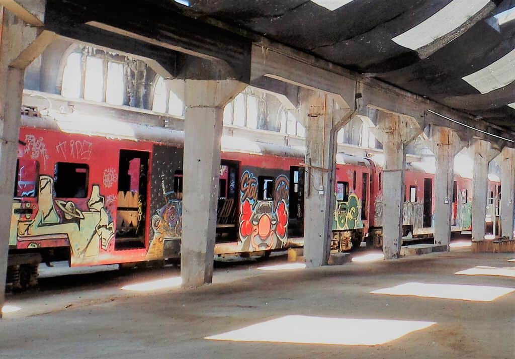 "Abandoned painted Train" by Various Artists in Valparaiso