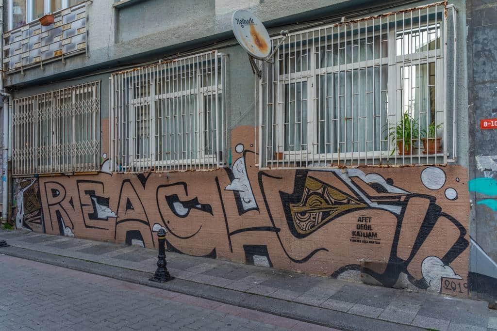 "Reach Graffiti with Abstract Figures" by Reach Geblo in Istanbul