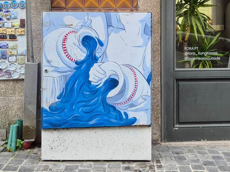 Untitled street art by Ines Arisca in Porto