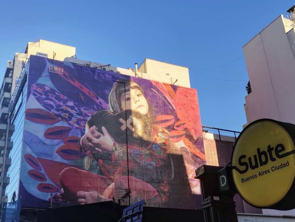 "Olivia con un globo" by Martin Ron in Buenosaires