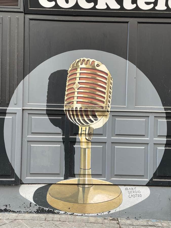 "Retro studio microphone" by Sergio Castro in Madrid