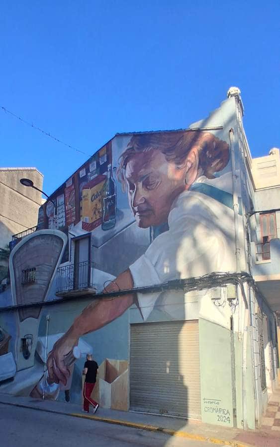 "The shopkeeper" by Miguel Tinoco in Valencia