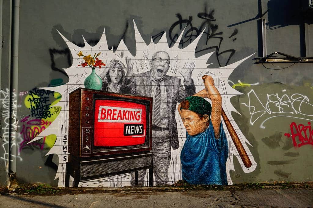 "Breaking news" by STMTS in Athens