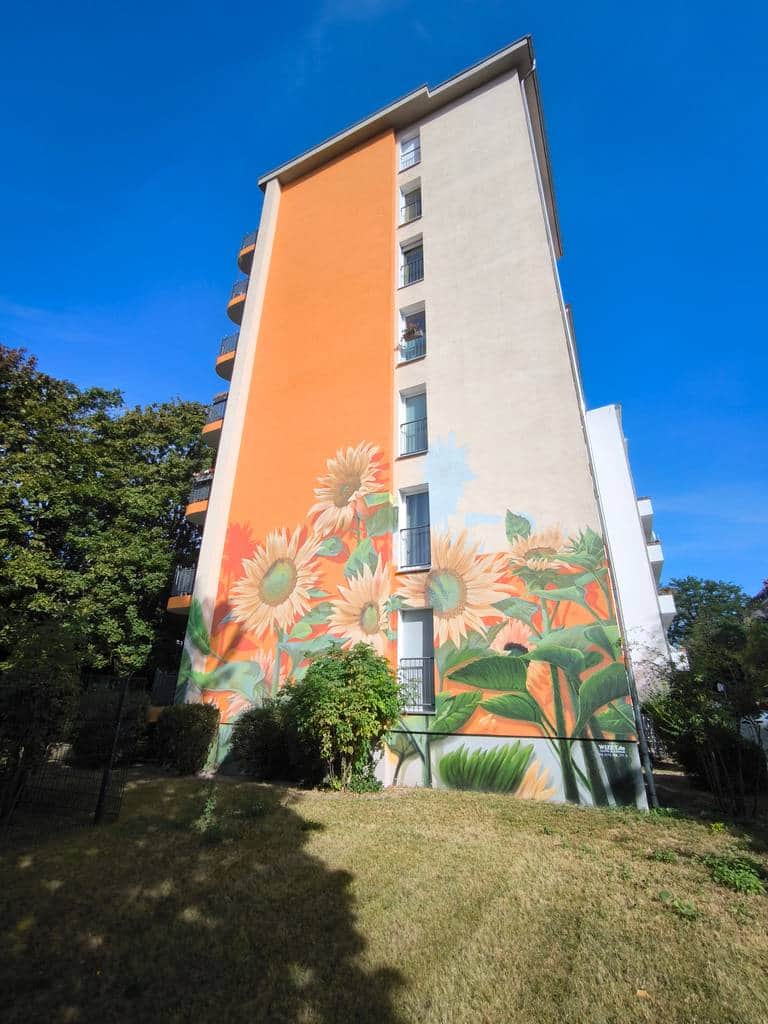 "Sunflowers on Urban Wall" by Philipp "Wizet" Ganzer in Berlin