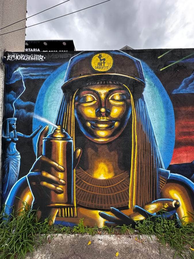 "Ecos do passado: fusão do antigo e moderno" by Monsterectoplasma in Sao Paulo