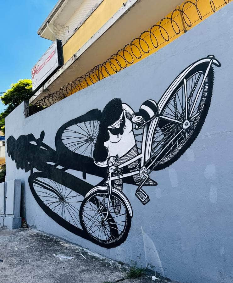 "Meus pés, minhas rodas" by Alex Senna in Sao Paulo