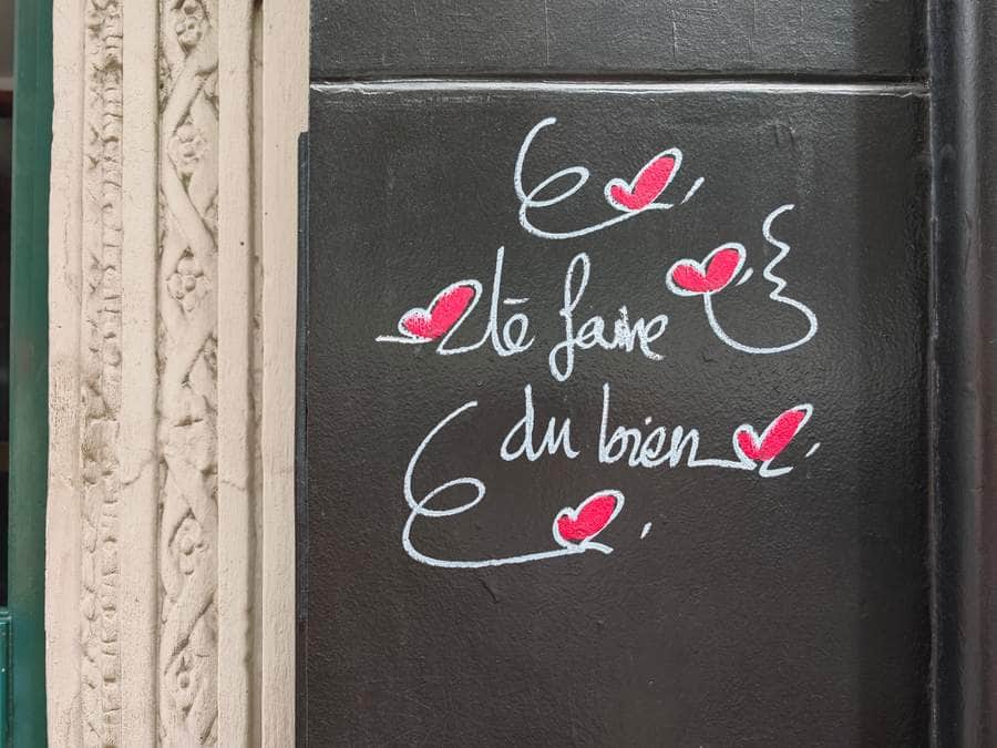 "Te Faire Du Bien" by Inlovestreetart in Paris
