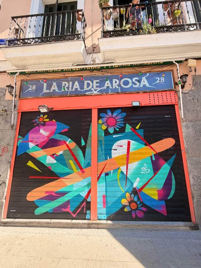 "Flores en la ciudad" by NKS in Madrid