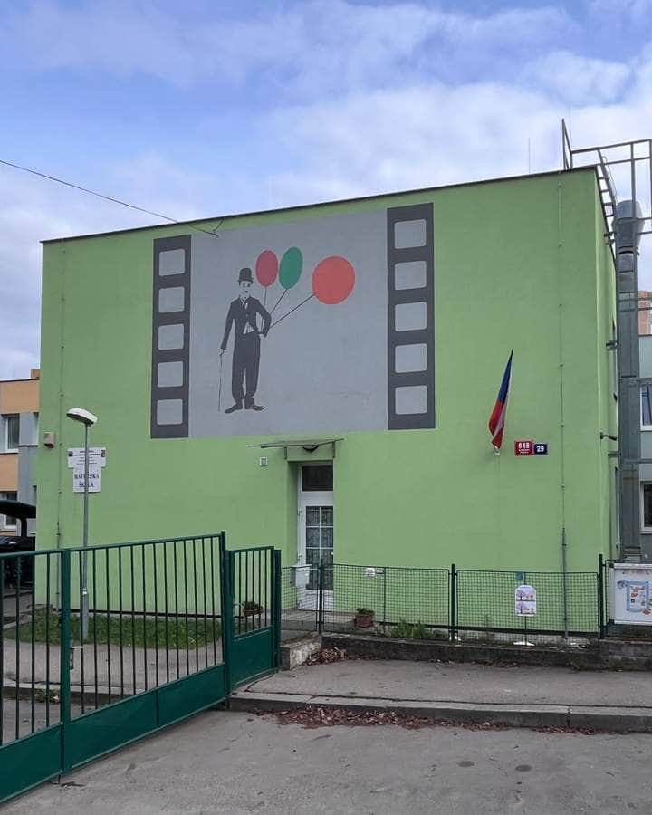 "Man with Floating Balloons" in Prague