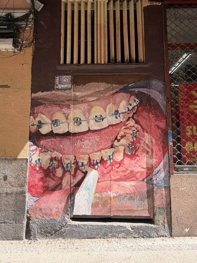 "Teeth" by Marifé Rozalén in Madrid
