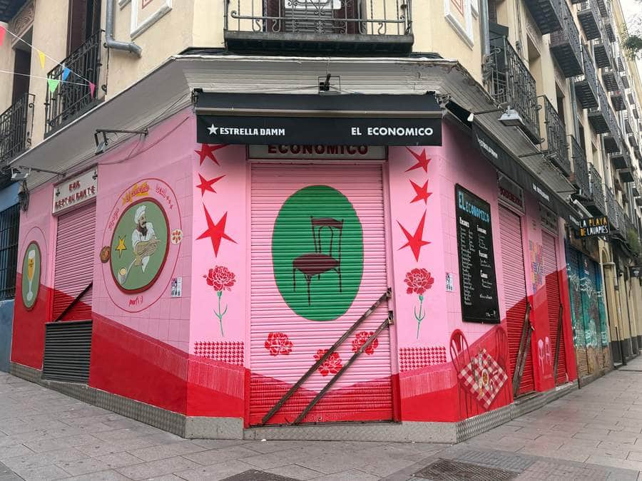 "¿Está ocupada?" by Srta. Escarlata in Madrid