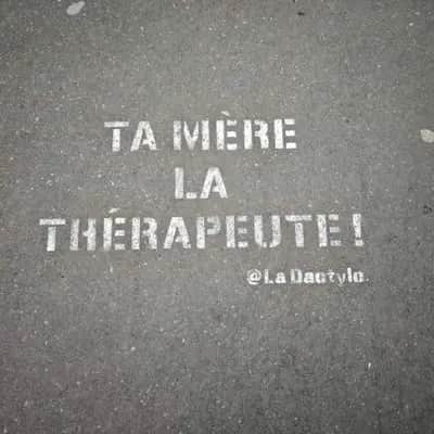 "TA MÈRE LA THÉRAPEUTE !" by La Dactylo in Paris
