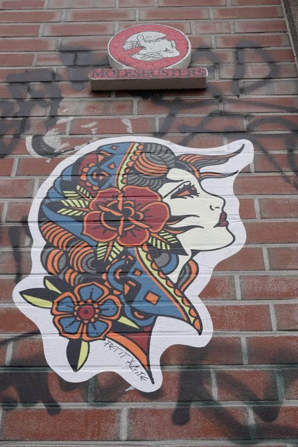 "Ornate Profile with Floral Motifs" by Petit Agité in Hamburg