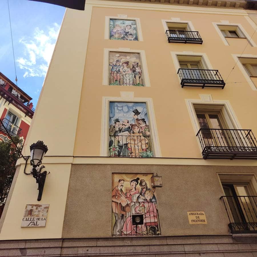 "Fortunata y Jacinta" by Mingote in Madrid