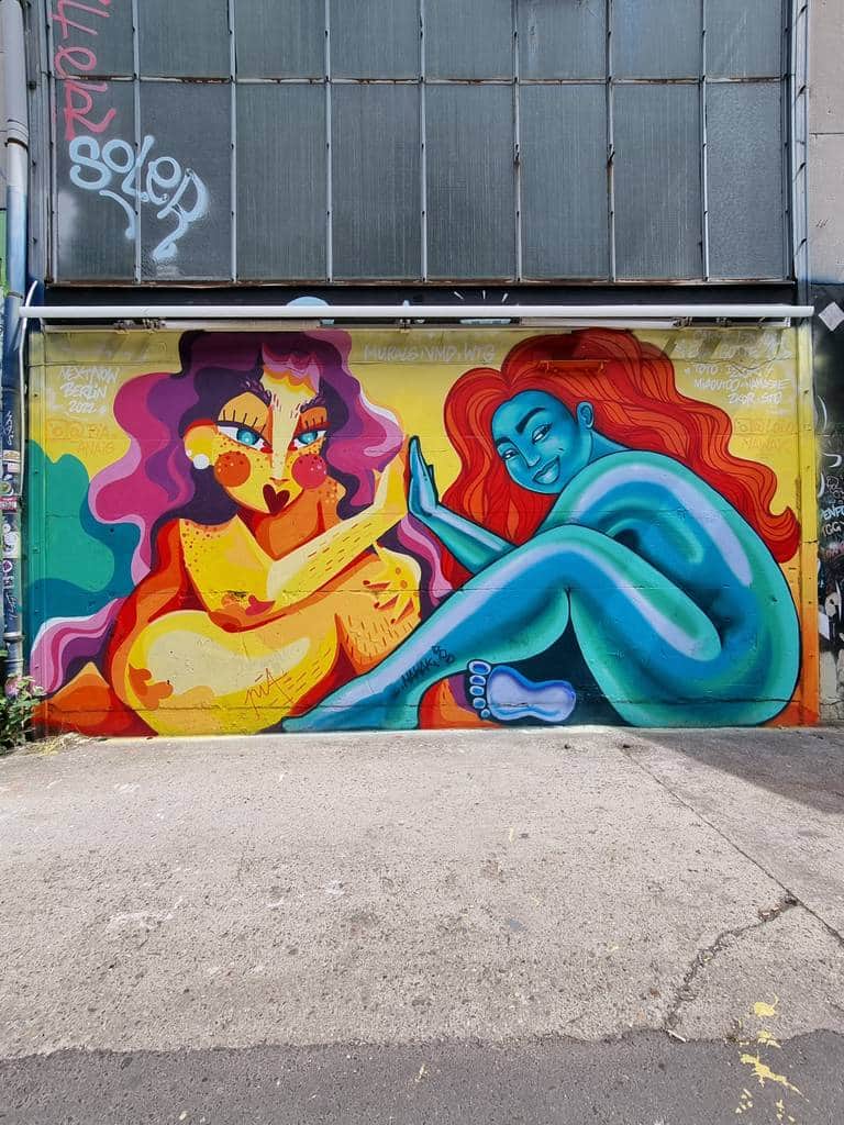 "Full love et sororité" by lolo_nawak in Berlin