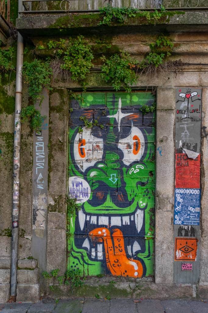Untitled street art by Fum Armada in Porto