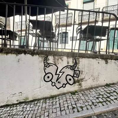 "Devil Skull Lightning Bolt" by Lambiscada in Lisbon
