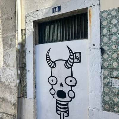 "Horned Skull Character" by Lambiscada in Lisbon