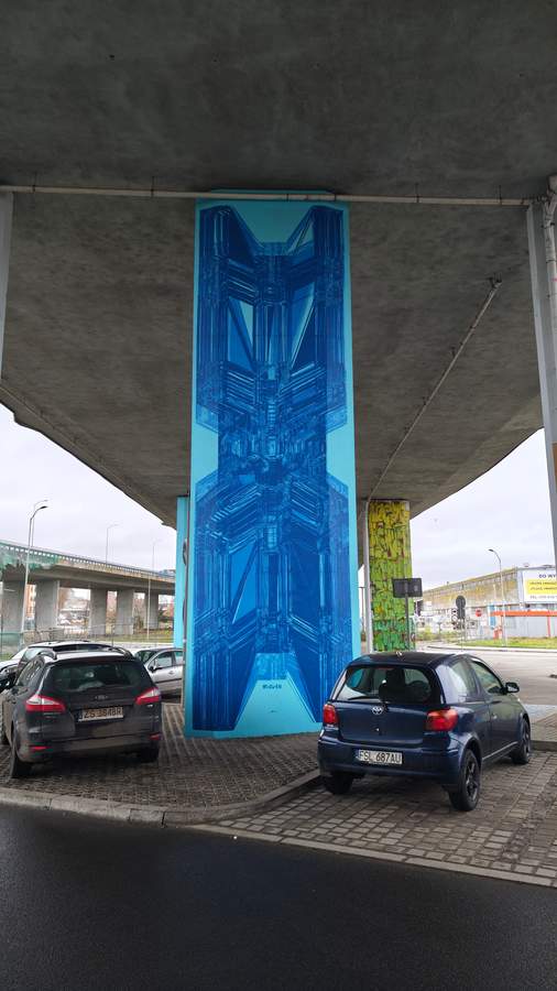 "Blue Geometric Column Mural" by M-City in Midzyodrze Wyspa Pucka, Gdansk
