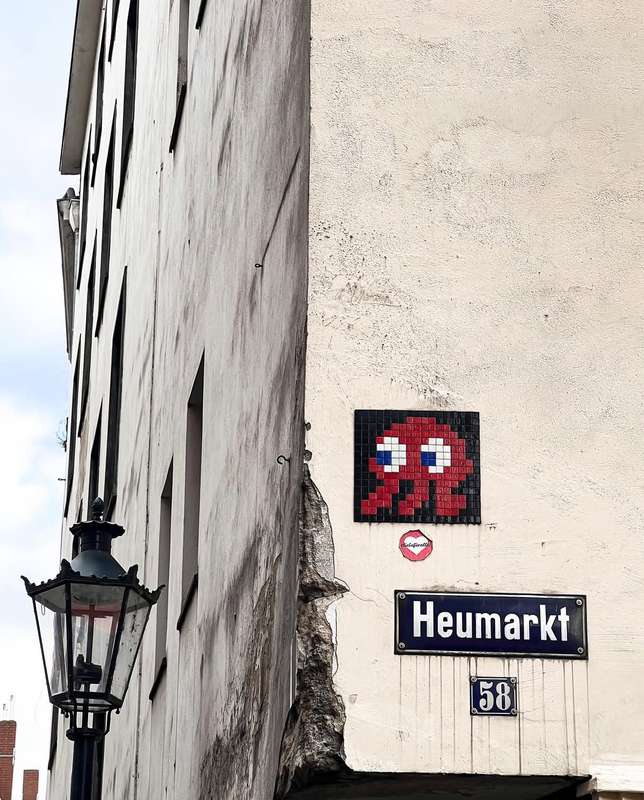 "KLN_09" by Invader in Martinsviertel, Cologne