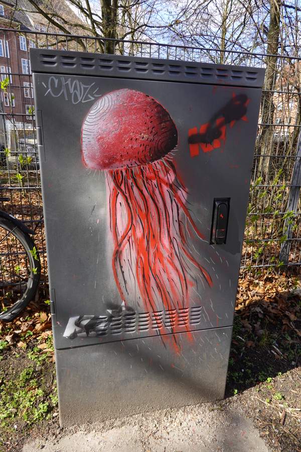 "Red Jellyfish Utility Box" in Barmbek Nord, Hamburg
