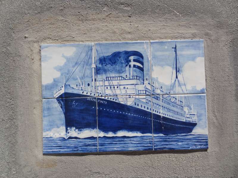 "Navio Serpa Pinto" in Prazeres, Lisbon