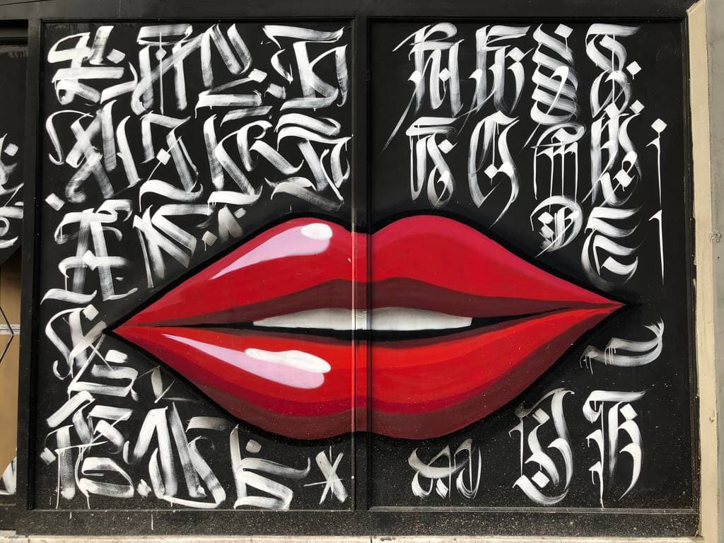 "Bold Red Lips Street Art" in Las Nueve Esquinas, Guadalajara