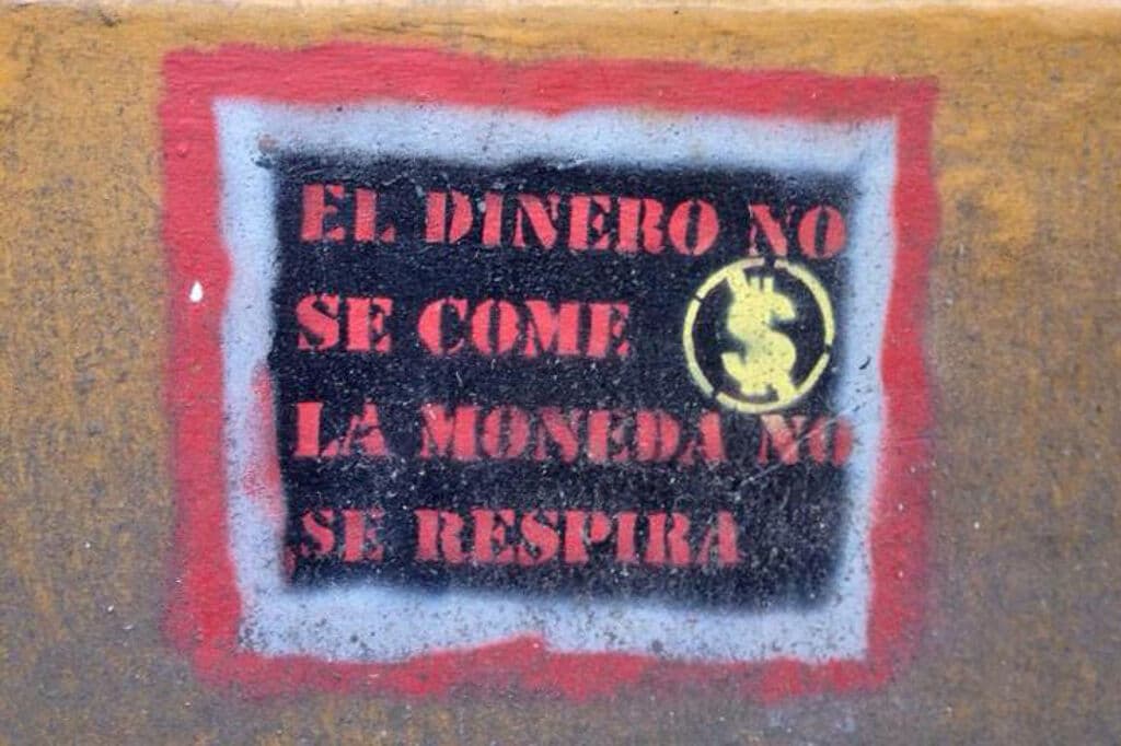 "Money is not eaten, currency can not breathe" in La Veracruz, Bogota