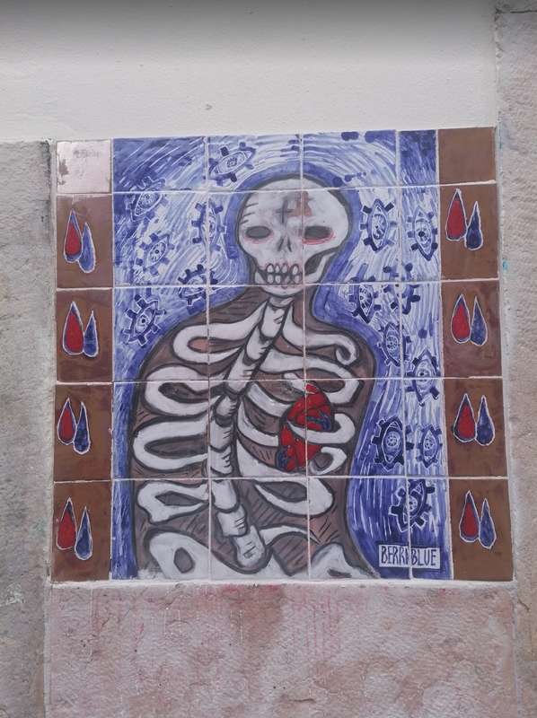 Untitled street art by Berri Blue in Encarnao, Lisbon