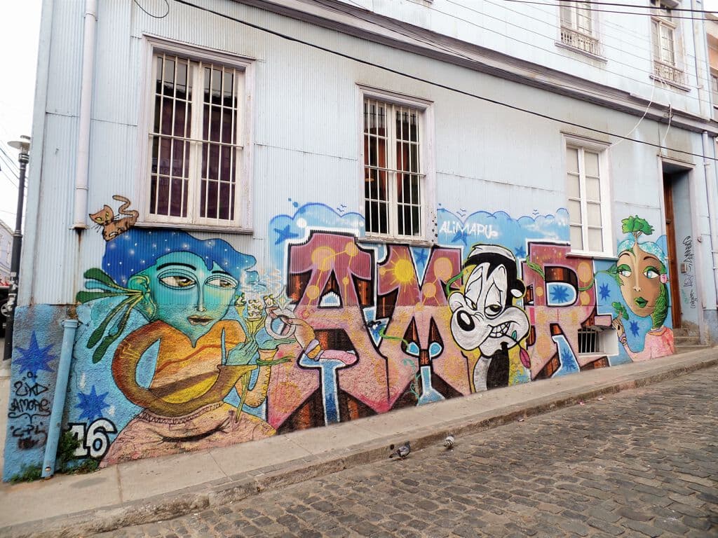 "Amor" by UnKolorDistinto in Cerro Alegre, Valparaiso