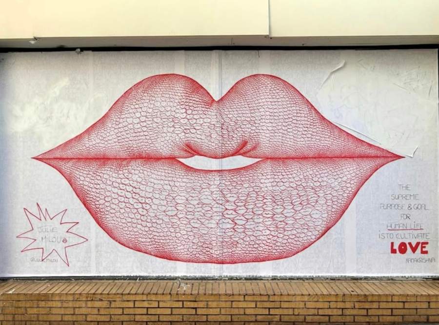 "Le Baiser" by Julie Milou in Paris 11e Arrondissement, Paris