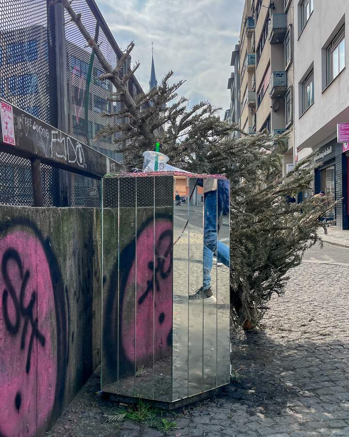 Untitled street art by Mr. Mirror in Holeovice, Prague