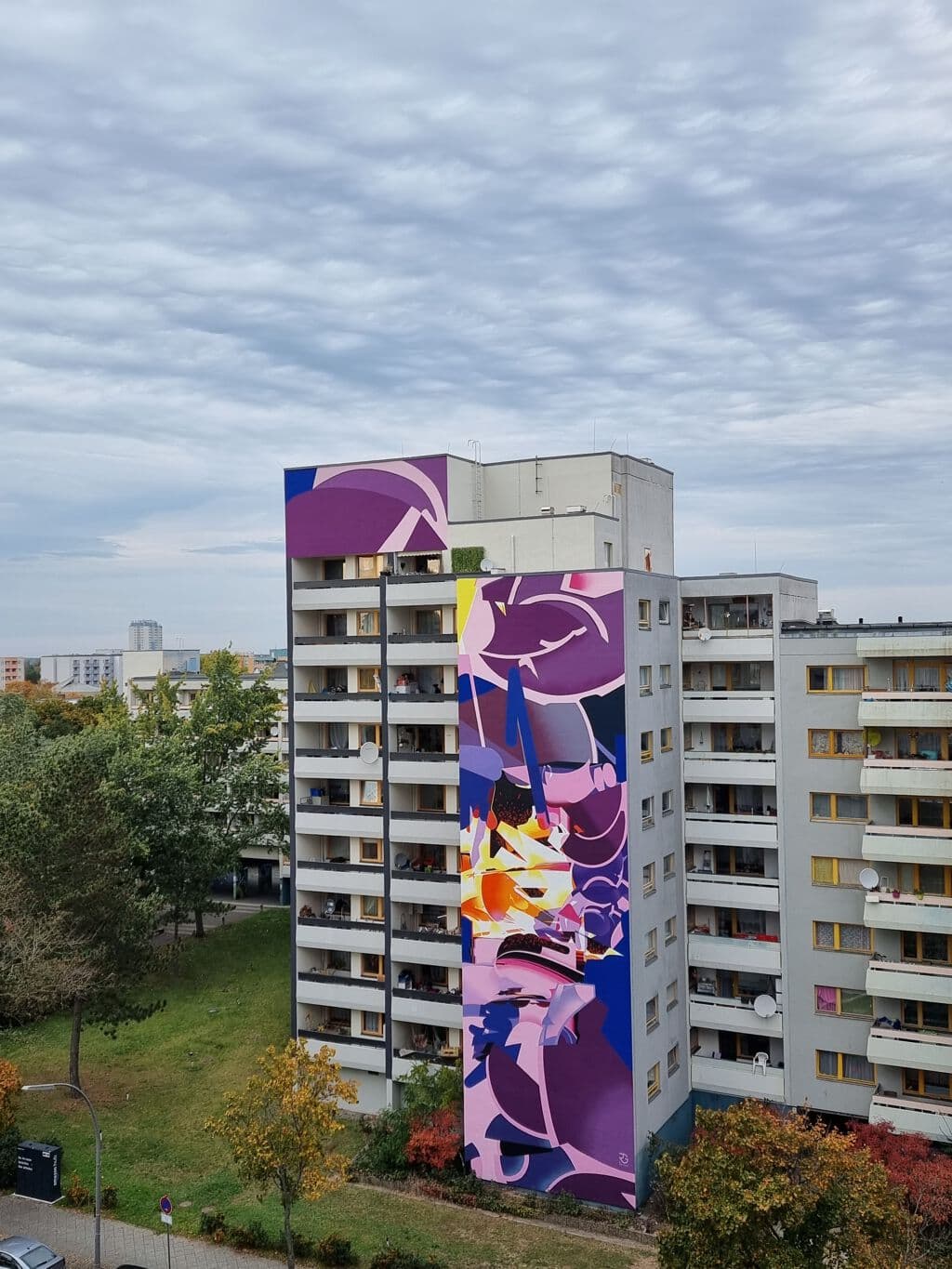 "Coming Home" by SatOne in Siedlung Obstallee, Berlin