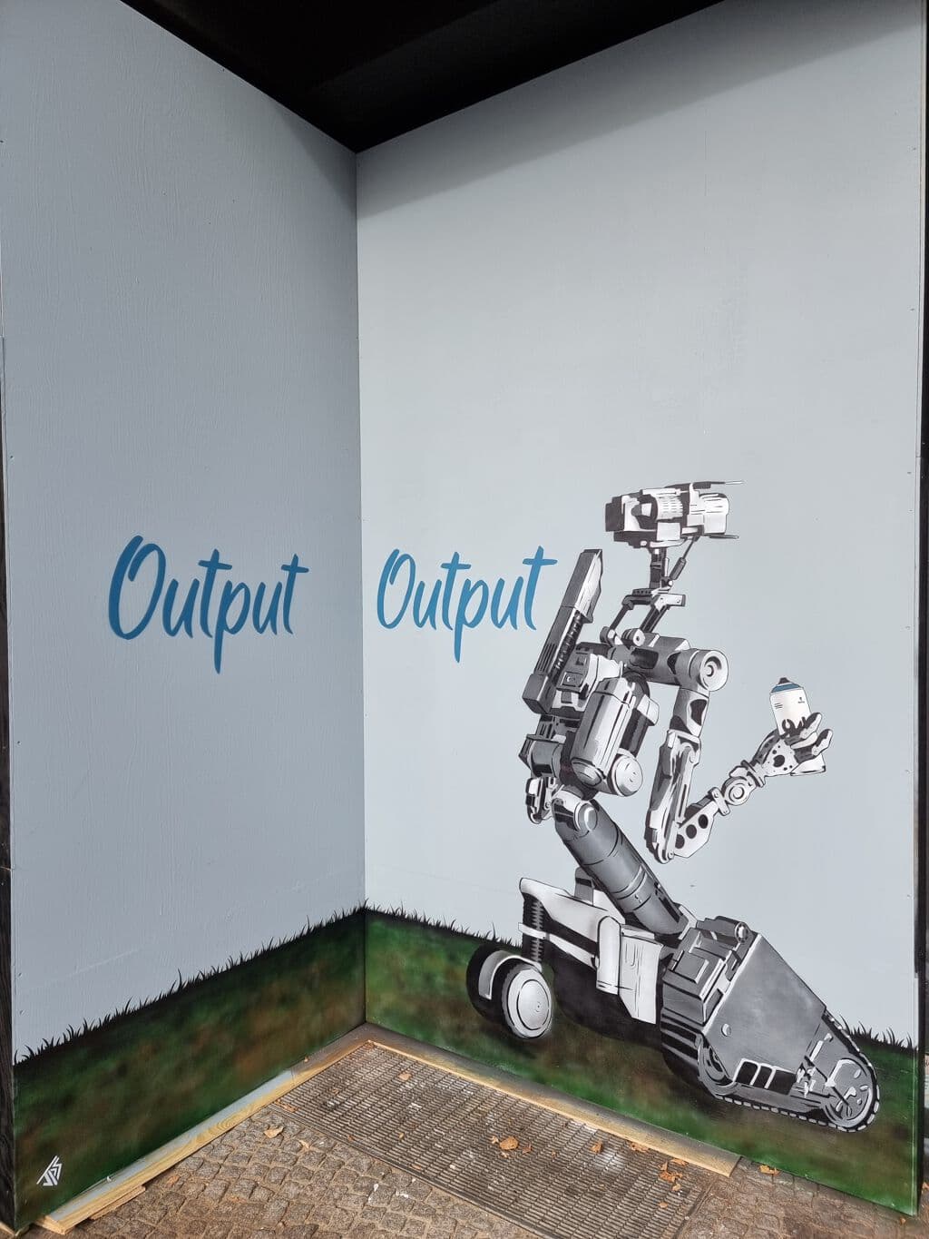 "Johnny 5 - output" by JPS in Winterfeldtkiez, Berlin