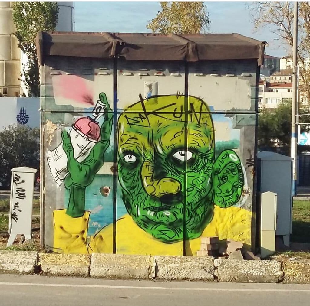 Untitled street art by Rakun in Hasanpaa Mahallesi, Istanbul