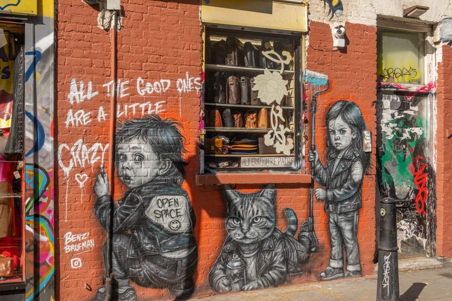 Untitled street art by Benzi Brofman in Whitechapel, London