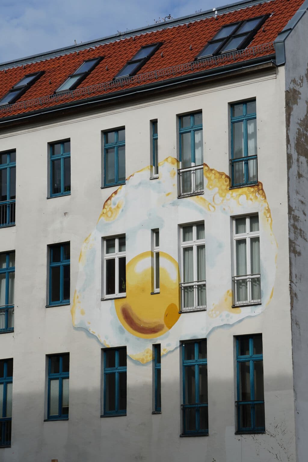 "Sunny-side up / fried egg" in Weiensee, Berlin
