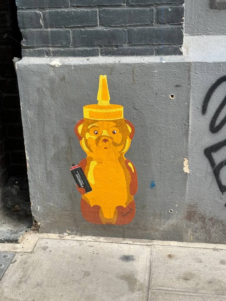 "Honey bear" by Fnnch in Shoreditch, London