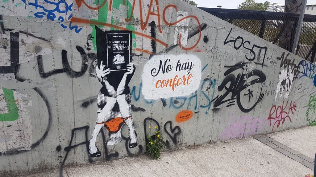 "Chilean Constitution / Civil Code" by Pikoenelojo Stencil in Cerro La Loma, Valparaiso