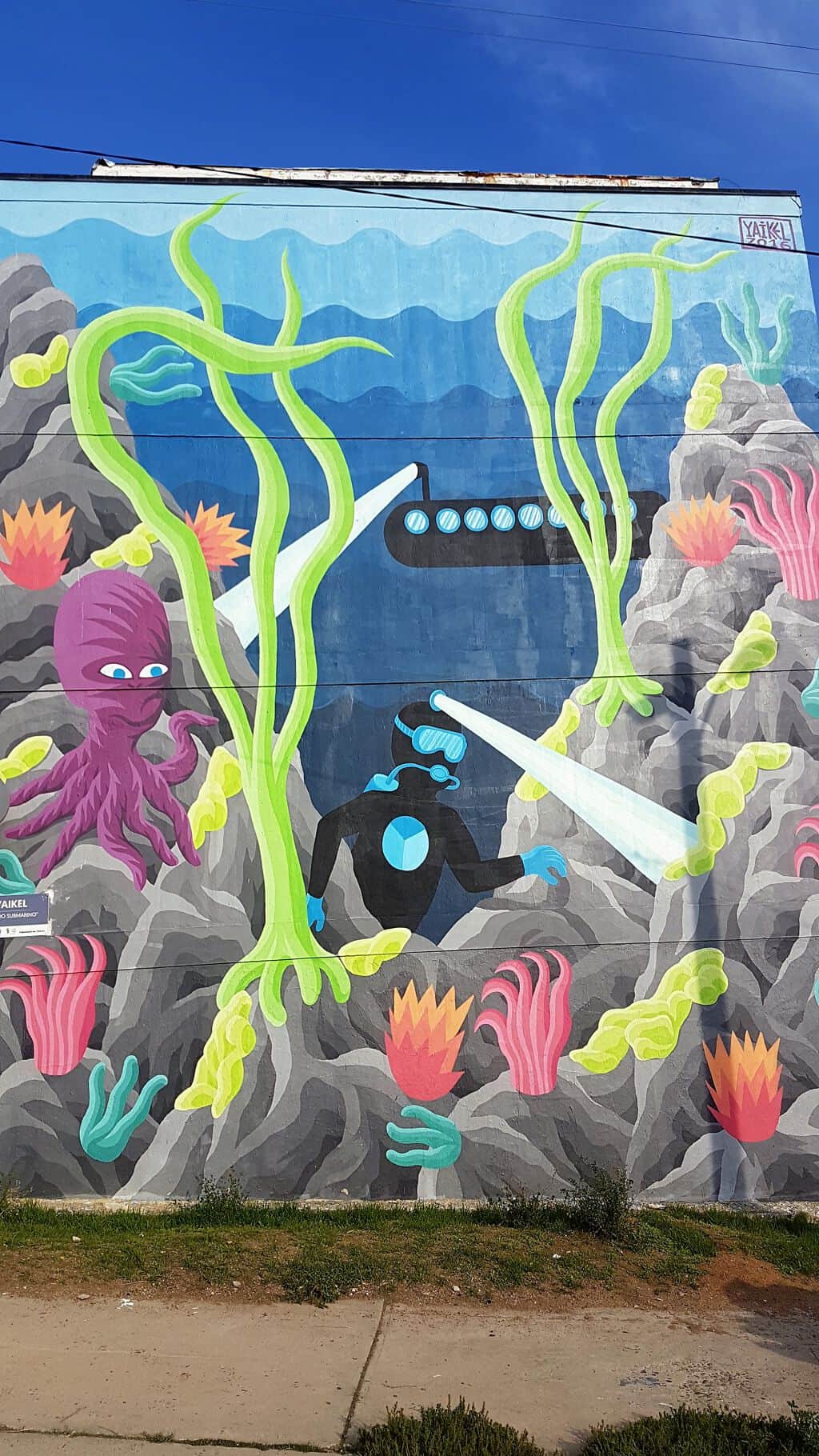 "Mundo Submarino" by Yaikiel in Valparaiso