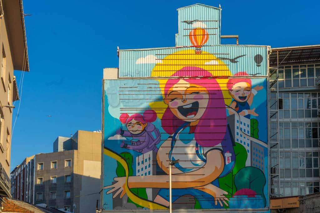 "Joyful Characters in Urban Flight" in Istanbul