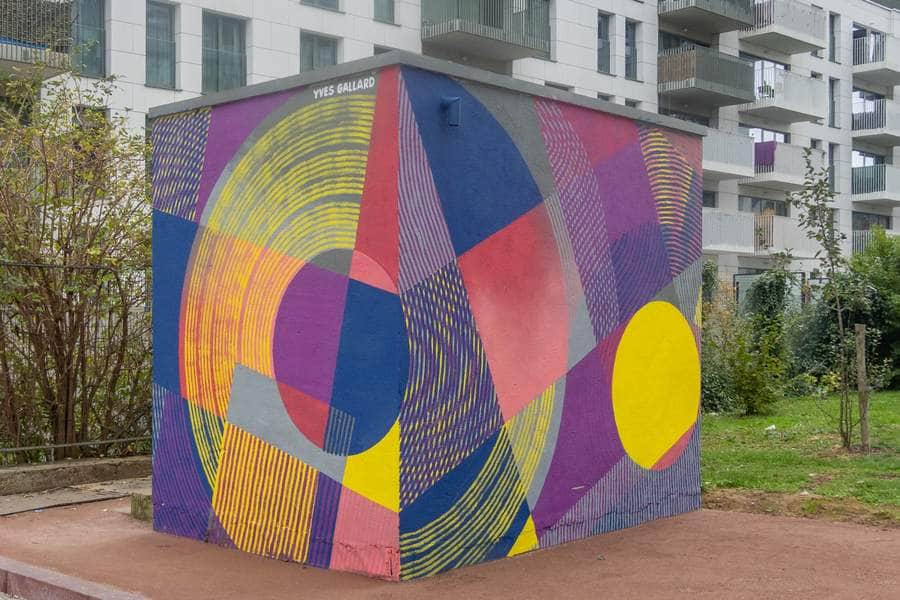 "Geometric Abstraction in Vibrant Layers" by Yves Gallard in Brussels