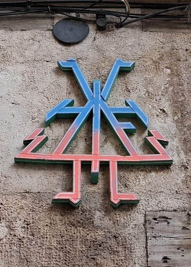 "Stylized Figure with Geometric Forms" in Valencia
