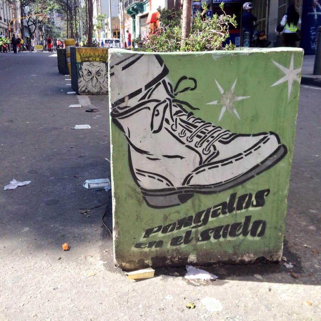 "Put it on the ground - Póngalas en el suelo" in Bogota