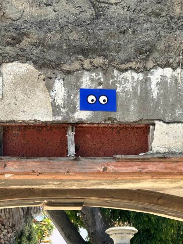 "Googly Eyes on Blue Rectangle" in Lisbon