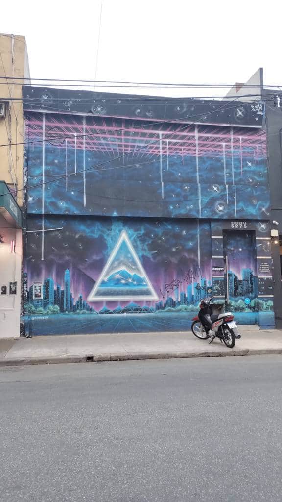 "Pirámide" by jonas graffiti in Buenosaires