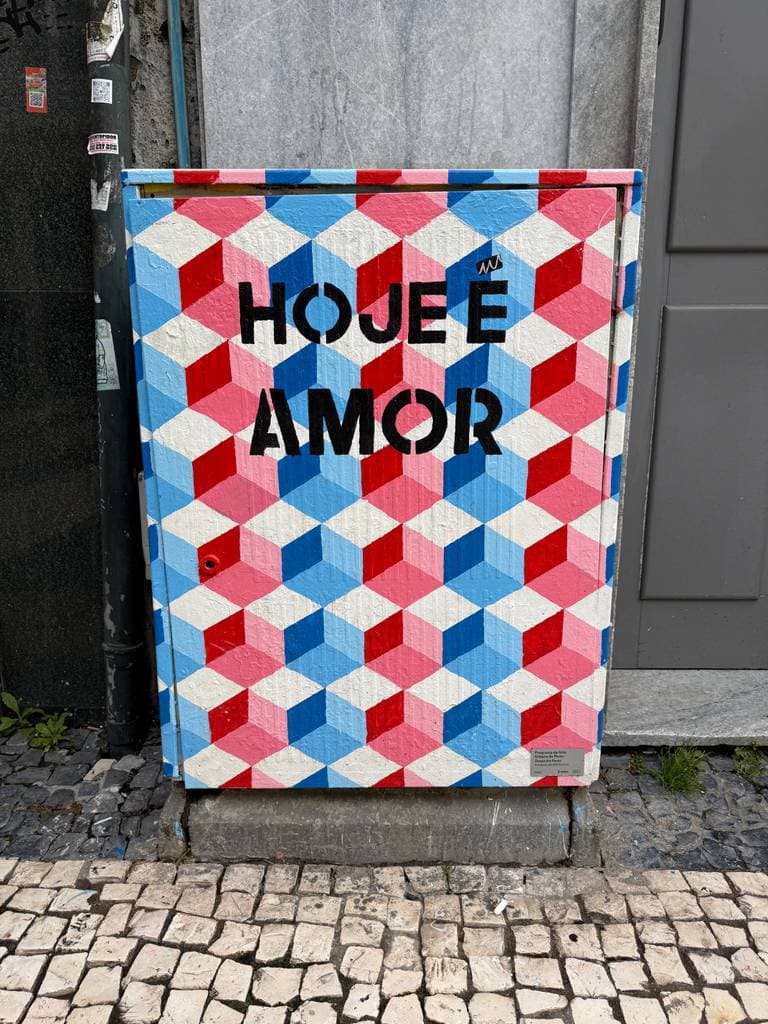 "Hoje É Amor" by Hoje in Baixa Do Porto, Porto