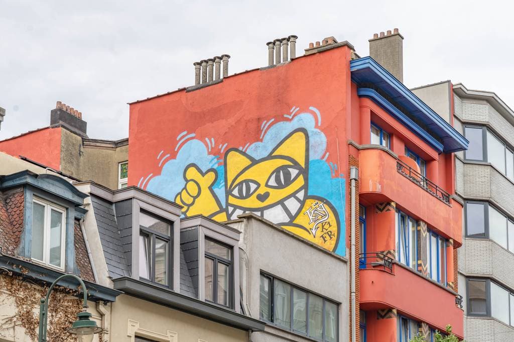 "Lucky Cat Maneki-neko Mural" by Mr Chat in Quartier Midi Lemonnier Zuid Lemonnierwijk, Brussels